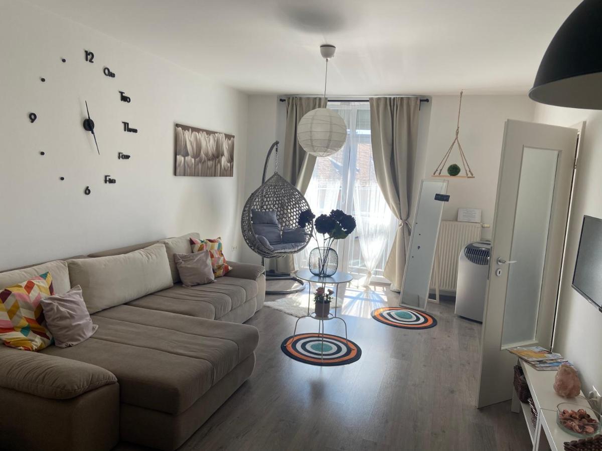 Gyoengy Apartman Sopron Luaran gambar